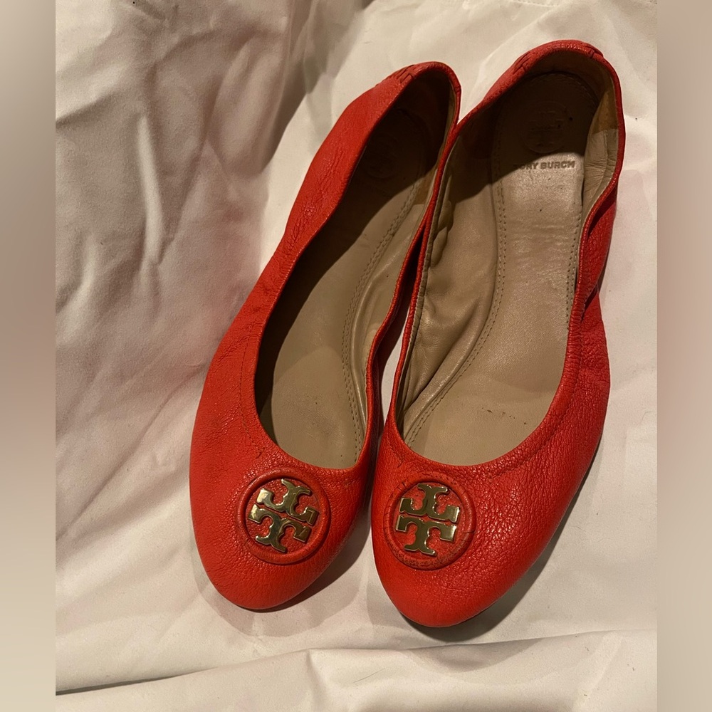 Tory Burch Orange Leather Flats with Gold Logo - Picture 2 of 7